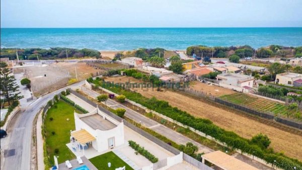 casa indipendente in vendita ad Ispica in zona Santa Maria del Focallo