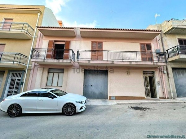 casa indipendente in vendita ad Ispica