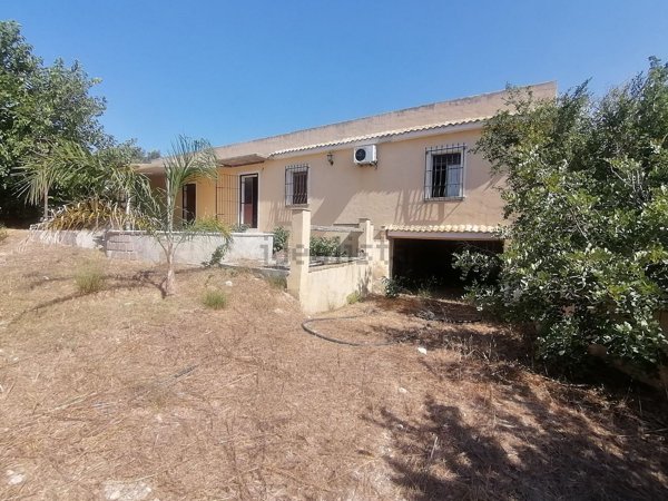 casa indipendente in vendita ad Ispica
