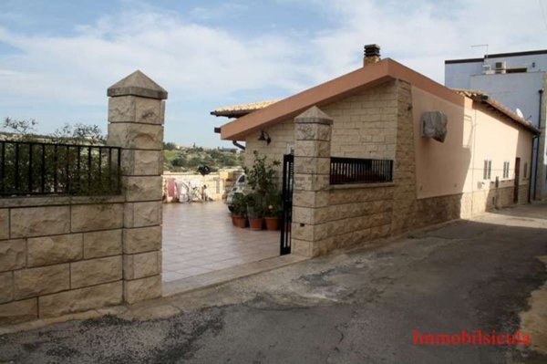 casa indipendente in vendita ad Ispica