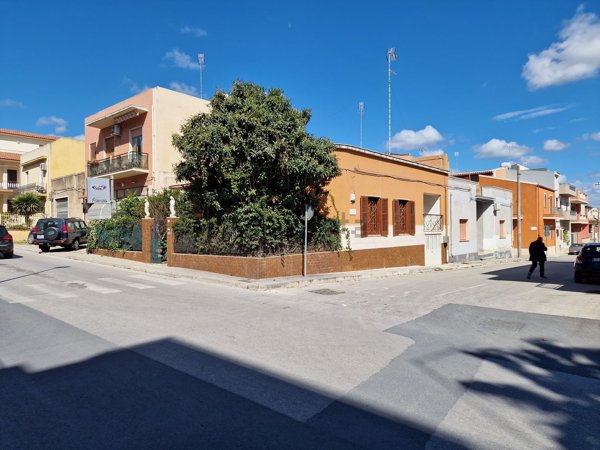 casa indipendente in vendita ad Ispica