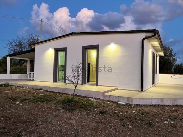 casa indipendente in vendita ad Ispica in zona Santa Maria del Focallo