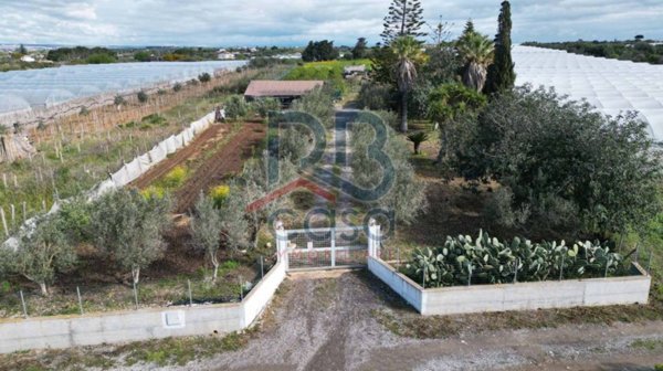 casa indipendente in vendita ad Ispica in zona Santa Maria del Focallo