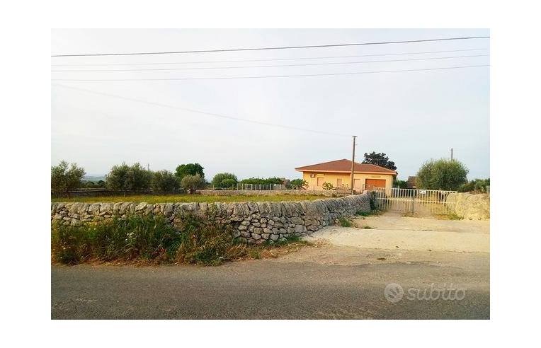 casa indipendente in vendita ad Ispica in zona Santa Maria del Focallo