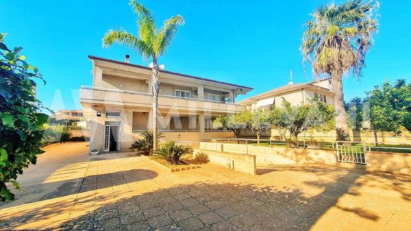 casa indipendente in vendita ad Ispica