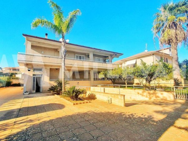 casa indipendente in vendita ad Ispica