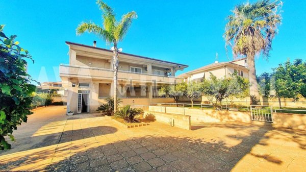 casa indipendente in vendita ad Ispica