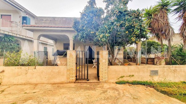 casa indipendente in vendita ad Ispica in zona Santa Maria del Focallo