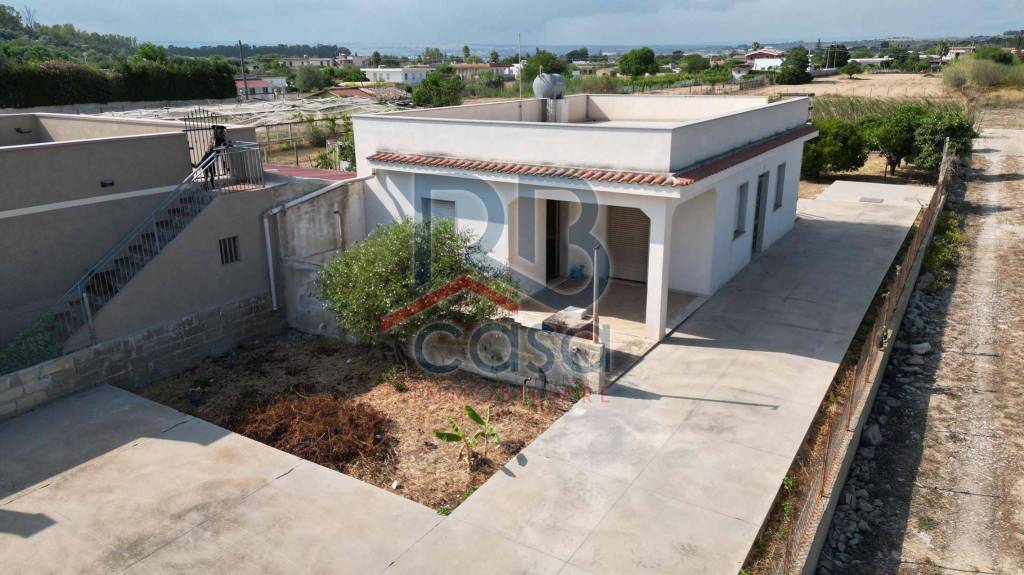 casa indipendente in vendita ad Ispica in zona Santa Maria del Focallo