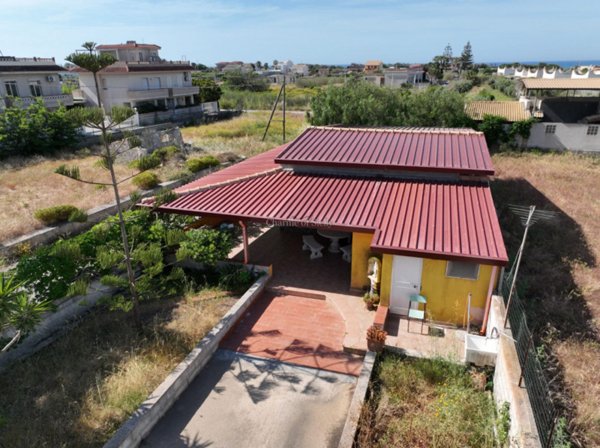 casa indipendente in vendita ad Ispica in zona Santa Maria del Focallo