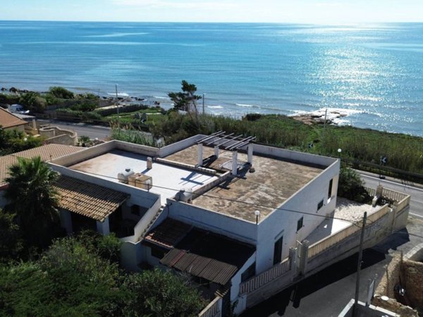 casa indipendente in vendita ad Ispica in zona Santa Maria del Focallo