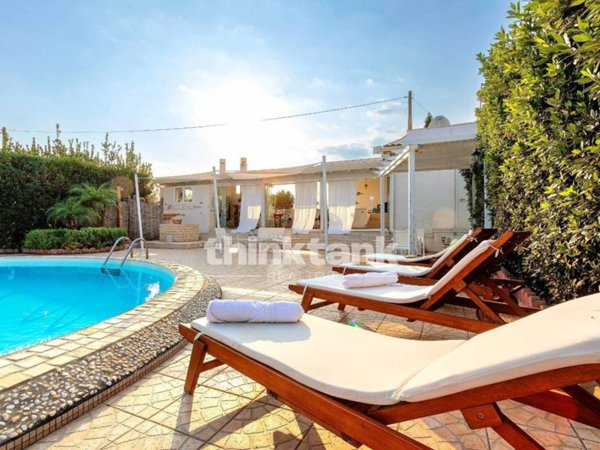 casa indipendente in vendita ad Ispica in zona Santa Maria del Focallo