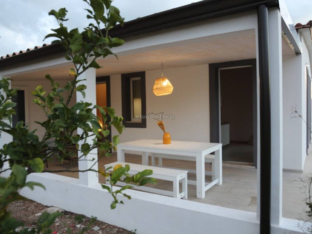 casa indipendente in vendita ad Ispica in zona Santa Maria del Focallo