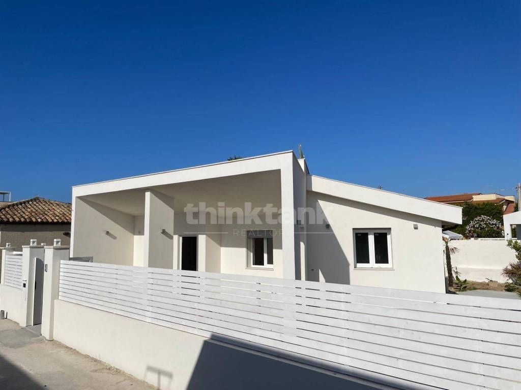 casa indipendente in vendita ad Ispica in zona Santa Maria del Focallo