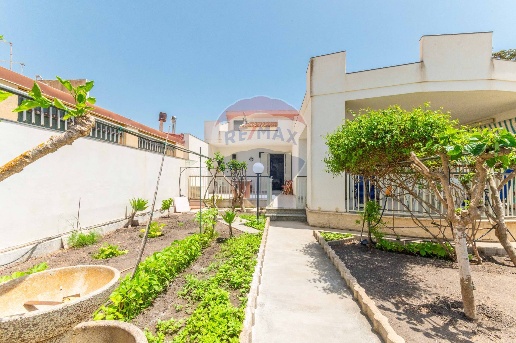 casa indipendente in vendita ad Ispica in zona Santa Maria del Focallo