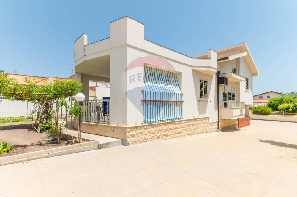 casa indipendente in vendita ad Ispica in zona Santa Maria del Focallo