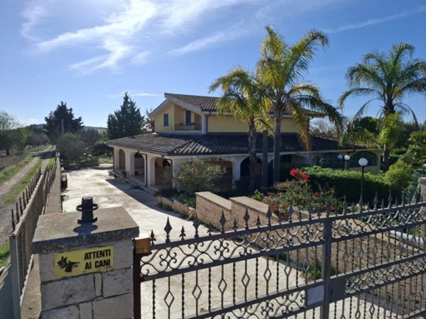 casa indipendente in vendita ad Ispica