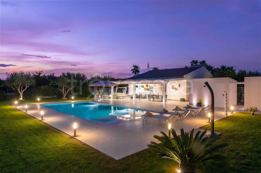 casa indipendente in vendita ad Ispica in zona Santa Maria del Focallo