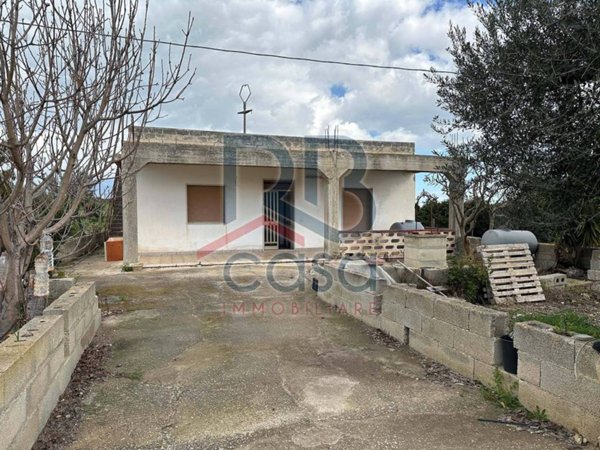 casa indipendente in vendita ad Ispica in zona Santa Maria del Focallo