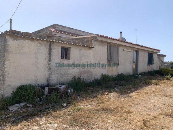 casa indipendente in vendita ad Ispica in zona Santa Maria del Focallo