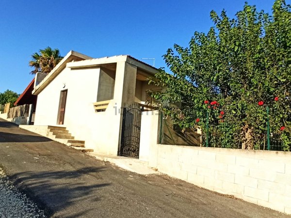 casa indipendente in vendita ad Ispica in zona Santa Maria del Focallo