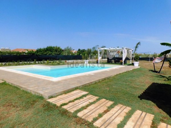 casa indipendente in vendita ad Ispica in zona Santa Maria del Focallo