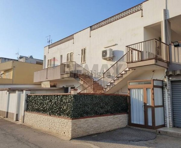 appartamento in vendita ad Ispica in zona Santa Maria del Focallo