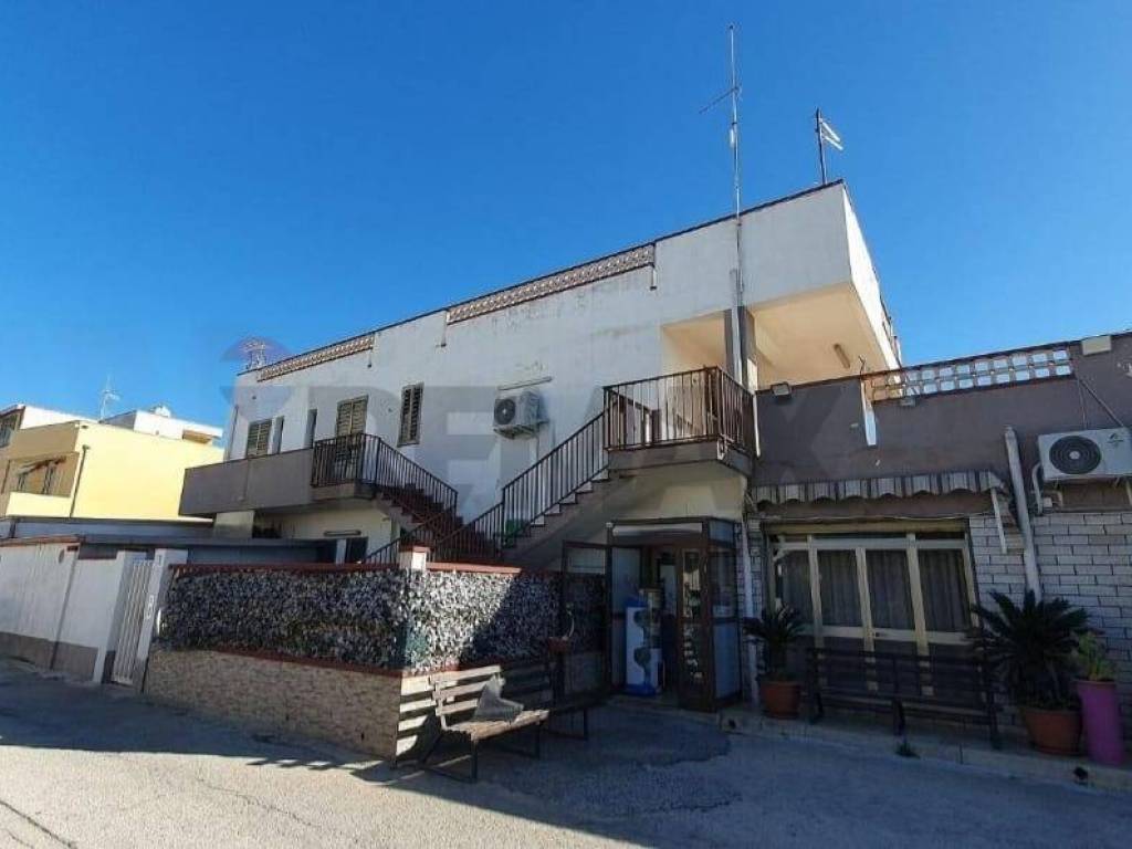 negozio in vendita ad Ispica in zona Santa Maria del Focallo