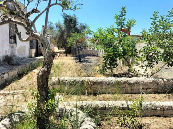 casa indipendente in vendita ad Ispica in zona Santa Maria del Focallo