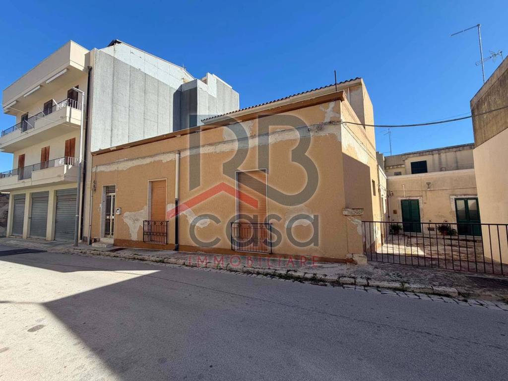 casa indipendente in vendita ad Ispica