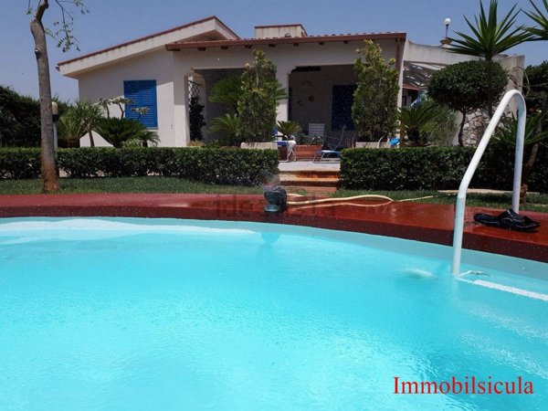 casa indipendente in vendita ad Ispica in zona Santa Maria del Focallo