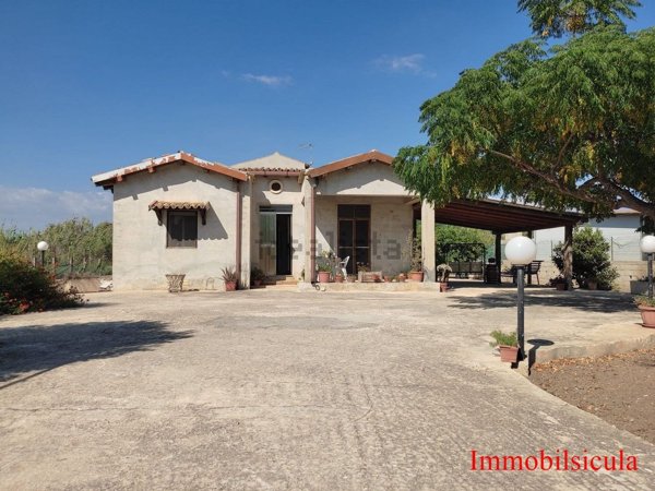 casa indipendente in vendita ad Ispica in zona Santa Maria del Focallo