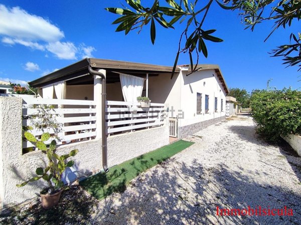 casa indipendente in vendita ad Ispica in zona Santa Maria del Focallo