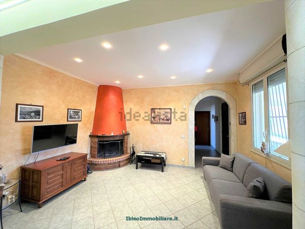 casa indipendente in vendita ad Ispica in zona Santa Maria del Focallo