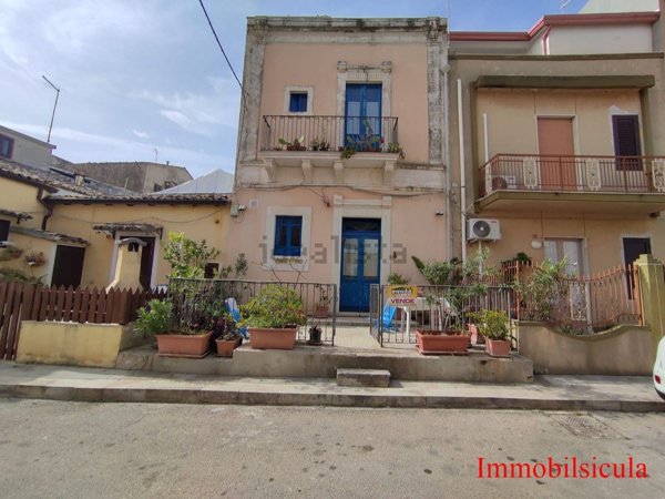 casa indipendente in vendita ad Ispica in zona Santa Maria del Focallo