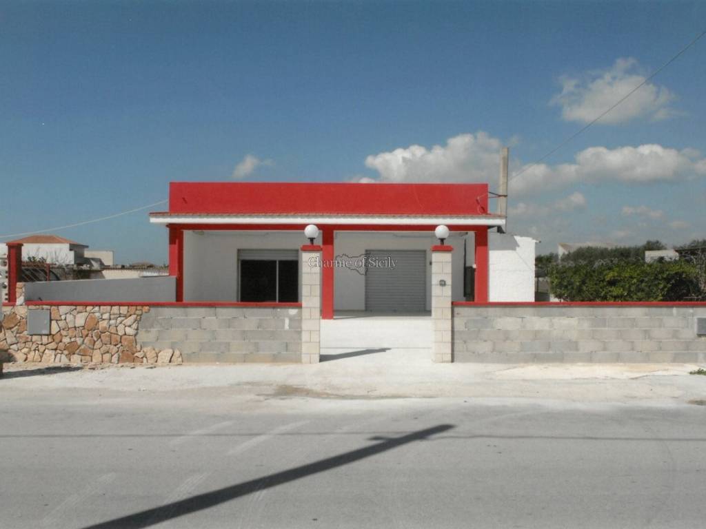 casa indipendente in vendita ad Ispica in zona Santa Maria del Focallo