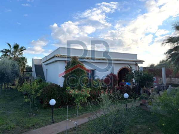 casa indipendente in vendita ad Ispica in zona Santa Maria del Focallo