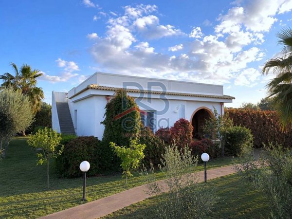 casa indipendente in vendita ad Ispica in zona Santa Maria del Focallo