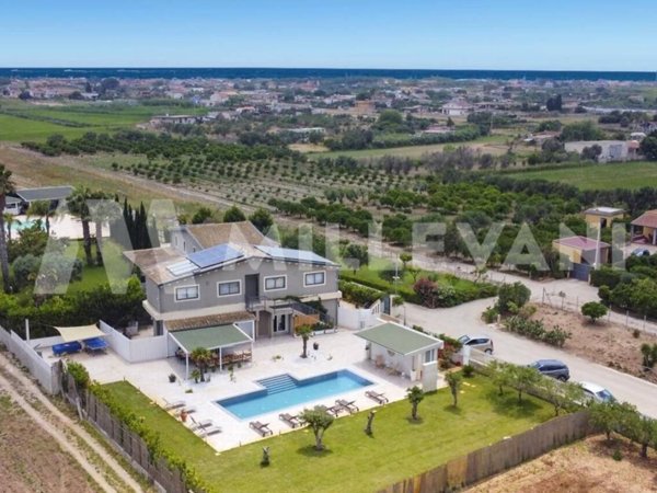 casa indipendente in vendita ad Ispica in zona Santa Maria del Focallo