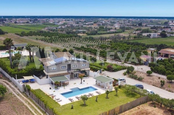 casa indipendente in vendita ad Ispica in zona Santa Maria del Focallo