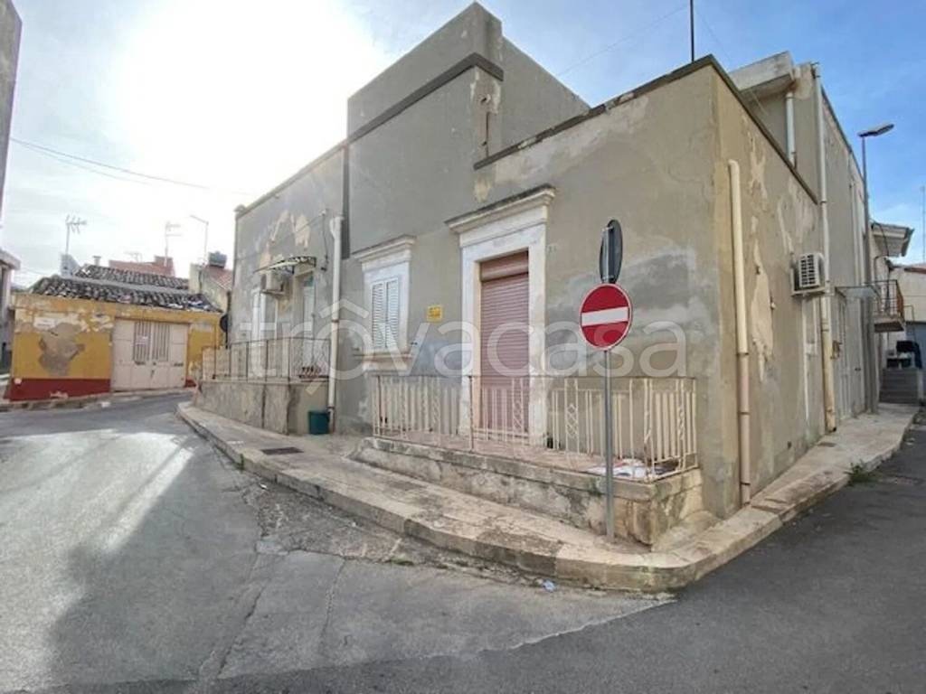 casa indipendente in vendita ad Ispica