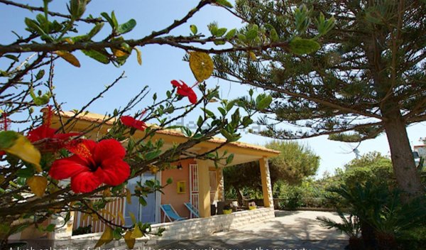 casa indipendente in vendita ad Ispica in zona Santa Maria del Focallo