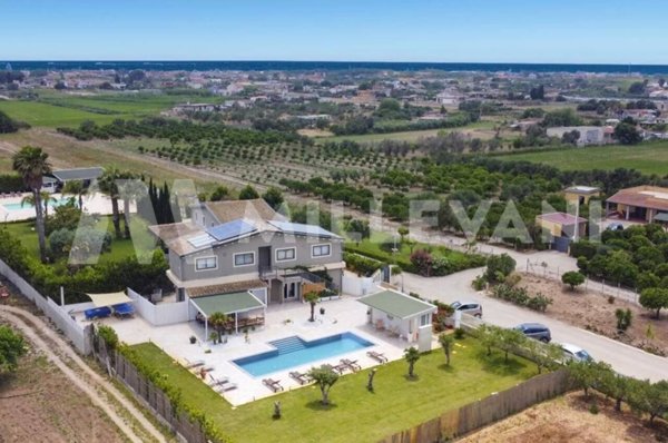 casa indipendente in vendita ad Ispica in zona Santa Maria del Focallo