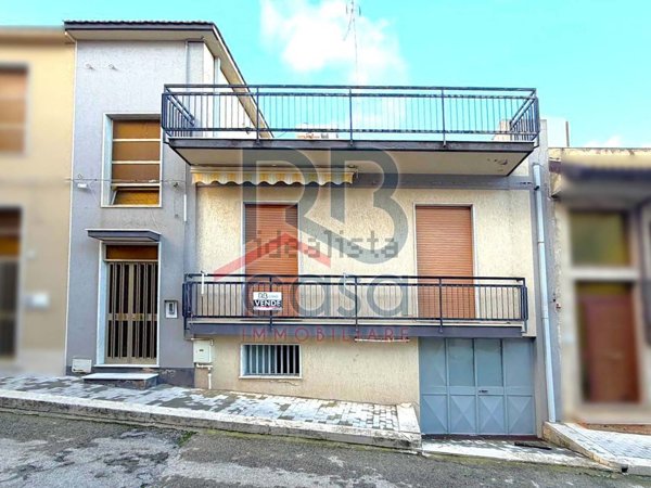 casa indipendente in vendita ad Ispica