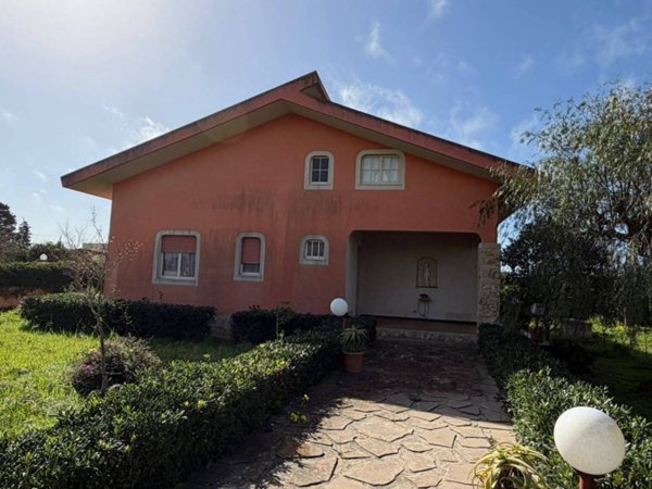 casa indipendente in vendita ad Ispica in zona Santa Maria del Focallo
