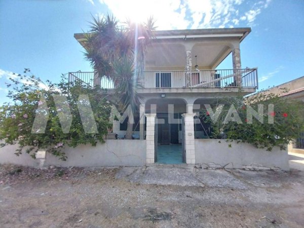 appartamento in vendita ad Ispica in zona Santa Maria del Focallo