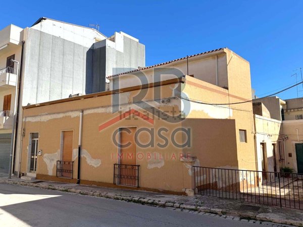 casa indipendente in vendita ad Ispica