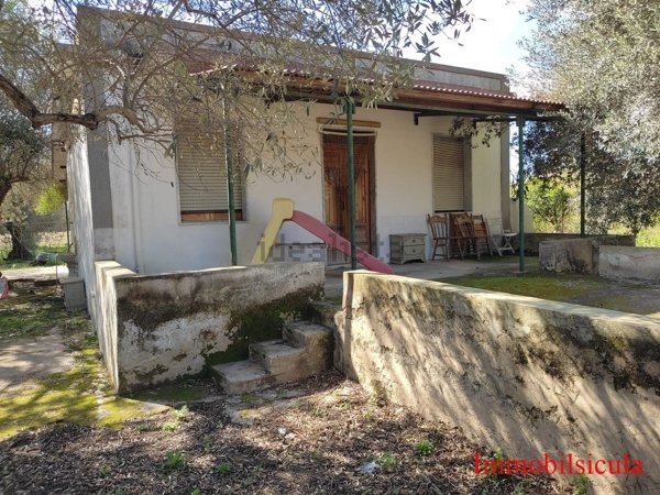 casa indipendente in vendita ad Ispica