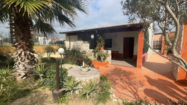 casa indipendente in vendita ad Ispica in zona Santa Maria del Focallo