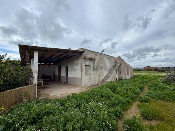 casa indipendente in vendita ad Ispica in zona Santa Maria del Focallo